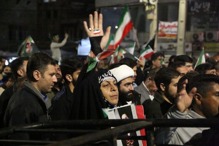 زنان در خط مقدم جهاد تبیین