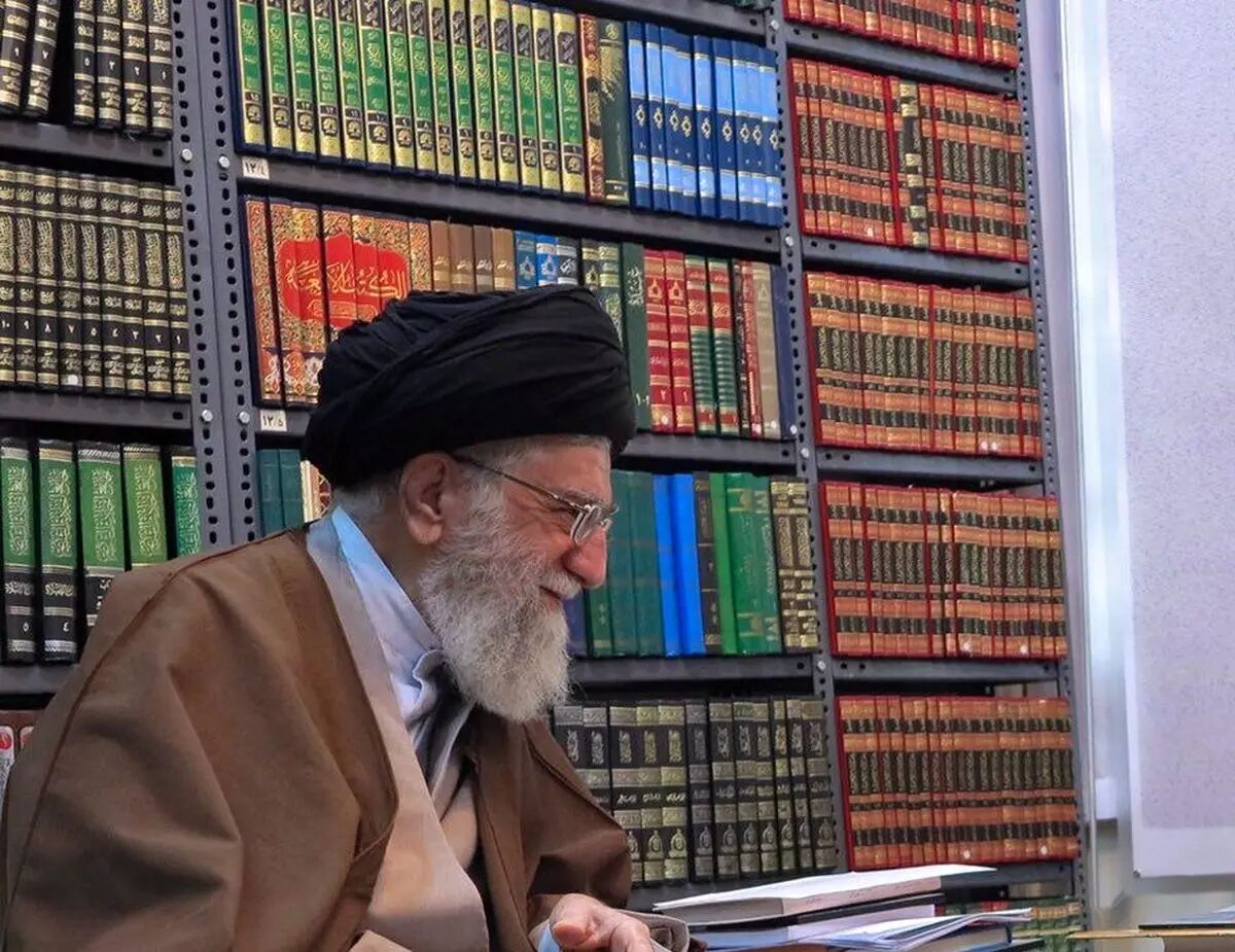 تفریظ های رهبر شهید؛ وصیت نامه ای فرهنگی در دل کتاب ها