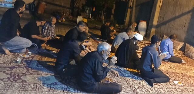 روایت ایثار در خانه‌های رودان؛ «سه‌شنبه‌های تکریم» به دیدار خانواده شهدای جنگ رمضان دهبارز رفت
