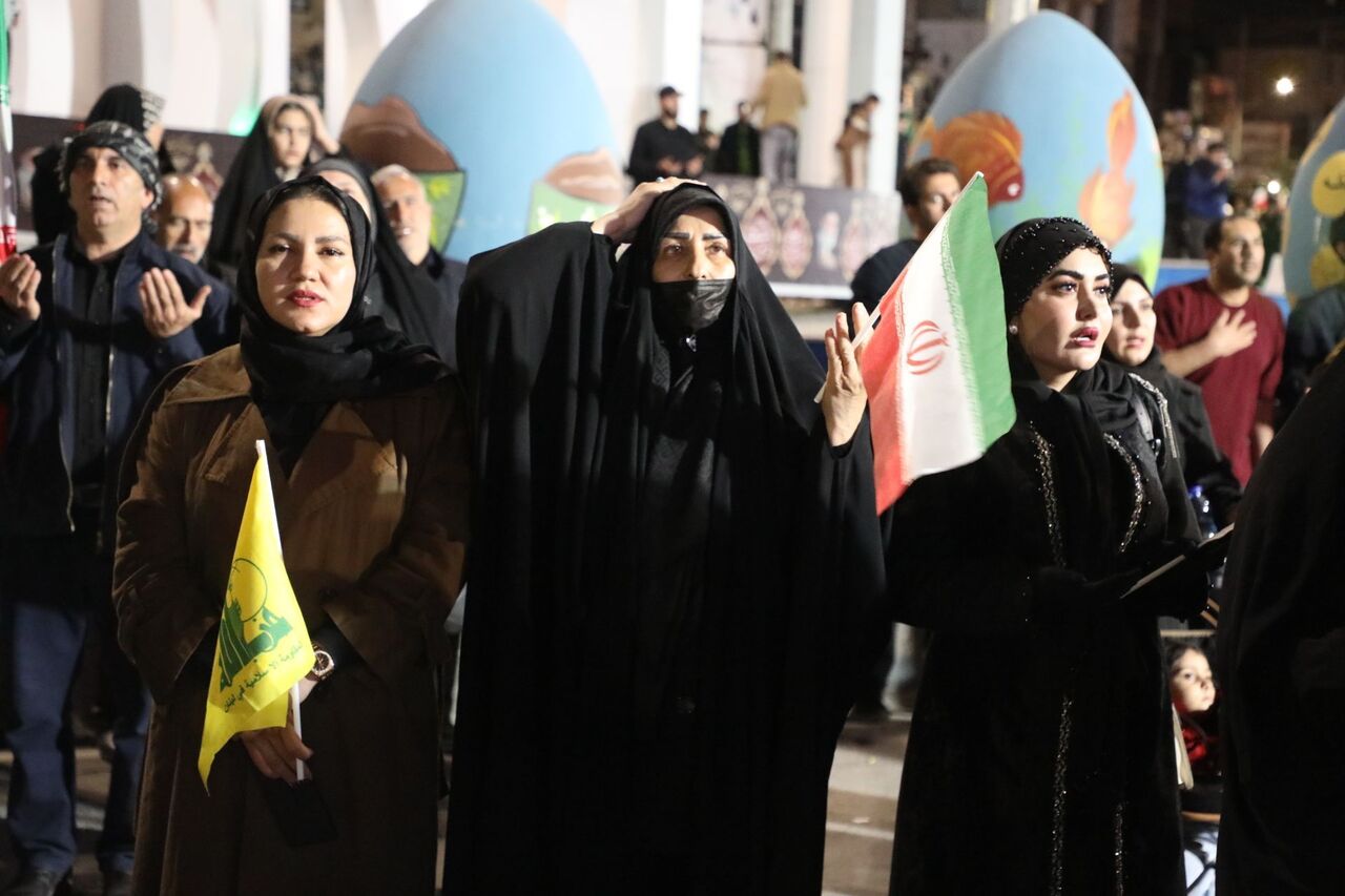 زنان در خط مقدم جهاد تبیین