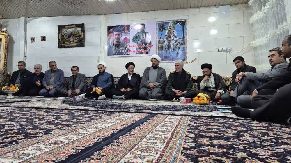 عیادت استاندار کهگیلویه و بویراحمد از مجروحان جنگ رمضان و دیدار با خانواده شهدا در دهدشت