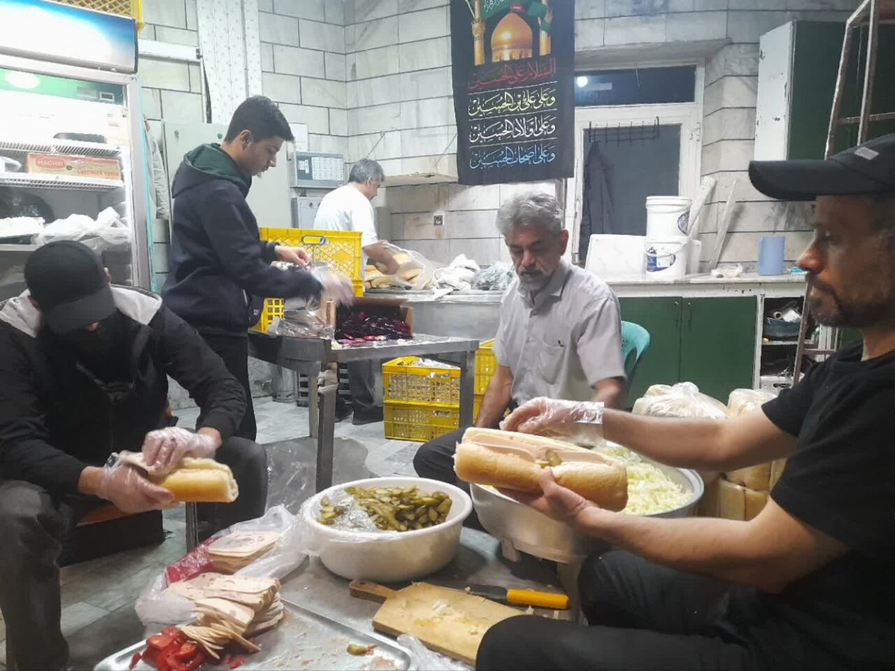 کانونی مسجدی قرارگاه پشتیبانی جنگ در محله صادقیه است&nbsp;