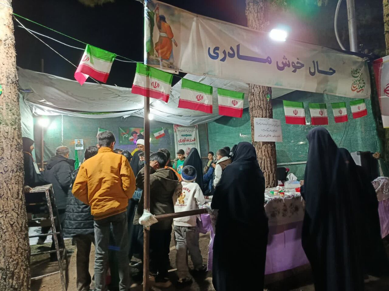 حماسه زینبی بانوان خادمیار رضوی؛ علمداران تبیین در شب های مقاومت