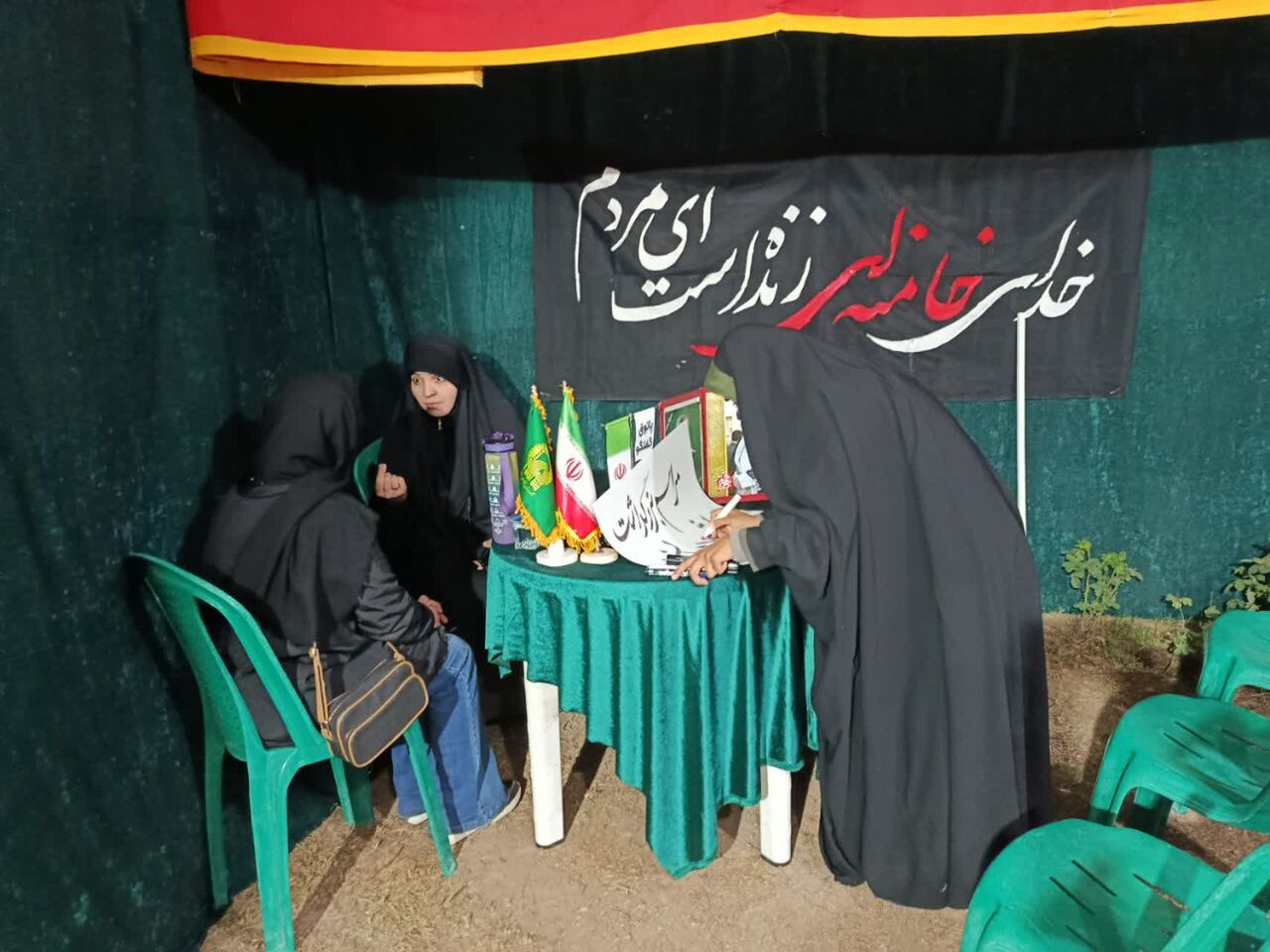 حماسه زینبی بانوان خادمیار رضوی؛ علمداران تبیین در شب های مقاومت