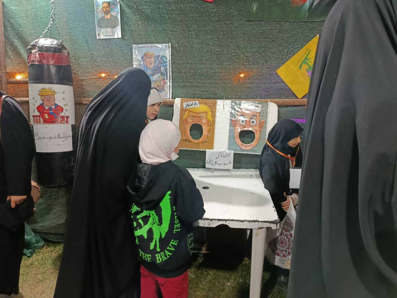 حماسه زینبی بانوان خادمیار رضوی؛ علمداران تبیین در شب های مقاومت