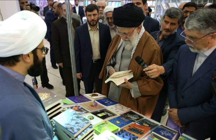 از «بخوان» تا «کتاب در جیب مردم»؛ روایت یک دغدغه ماندگار در کلام رهبر شهید انقلاب