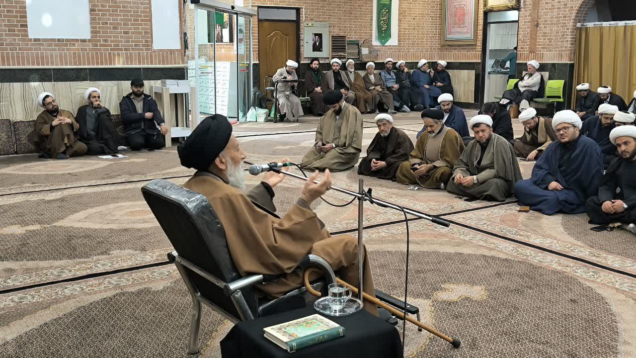 مسجد مرکز فرماندهی و محور همافزایی تجمعات شبانه مردم انقلابی است