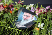 ادای احترام به یادمان رهبر شهید انقلاب در حرم حضرت معصومه (س)