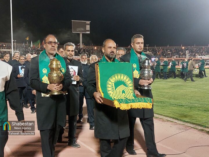شب امام‌رضایی و صاحب‌الزمانی ورزشگاه شهید باهنر کرمان در اربعین شهادت امام امت