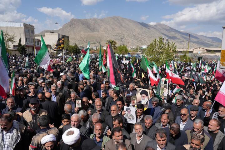 سلام نظامی بروجردی‌ها در بیعت با رهبر انقلاب