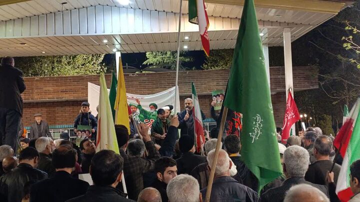 تأکید بر انسجام مردمی و تبیین بصیرت دینی در اجتماع شبانه مسجد جامع امام حسین(ع)