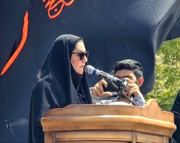 شکست کفر جهانی، ثمره خون امام شهیدمان است