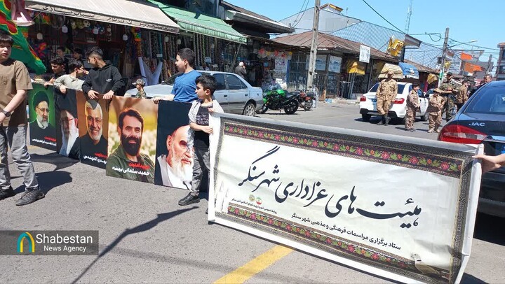 عزاداری چهلم رهبر شهید در سنگر؛ حرکت هیئت از حوزه امام حسن مجتبی(ع) تا مزار شهدا