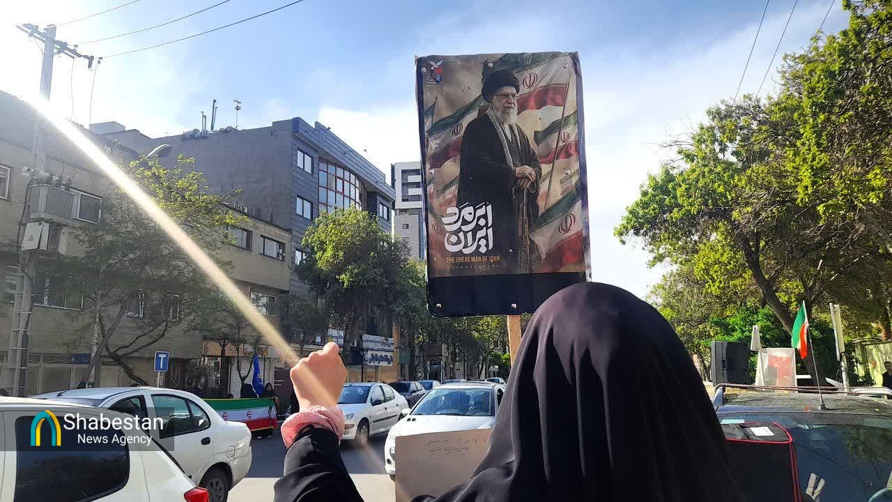 روایت مادران کفن پوش مشهدی| نگران جان رهبرمان هستیم| آنها سوگوارند!
