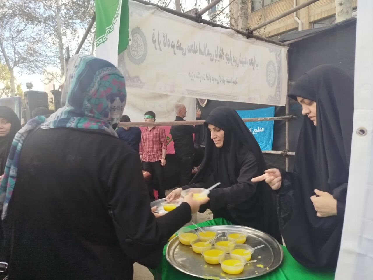 برپایی ایستگاه صلواتی به‌مناسبت چهلم قائد امت توسط کانون فرهنگی باقرالعلوم(ع)