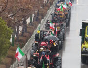 رژه نمادین تراکتورسواران روستای طولش در بیعت با رهبر معظم انقلاب