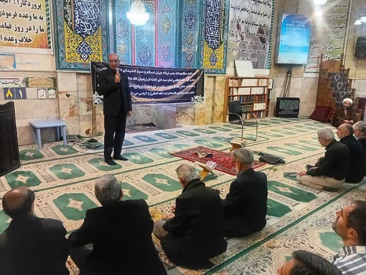 تداوم همبستگی ملی حول محور ایران اسلامی، شرط پیروزی نهایی بر آمریکا و اسرائیل جنایتکار است