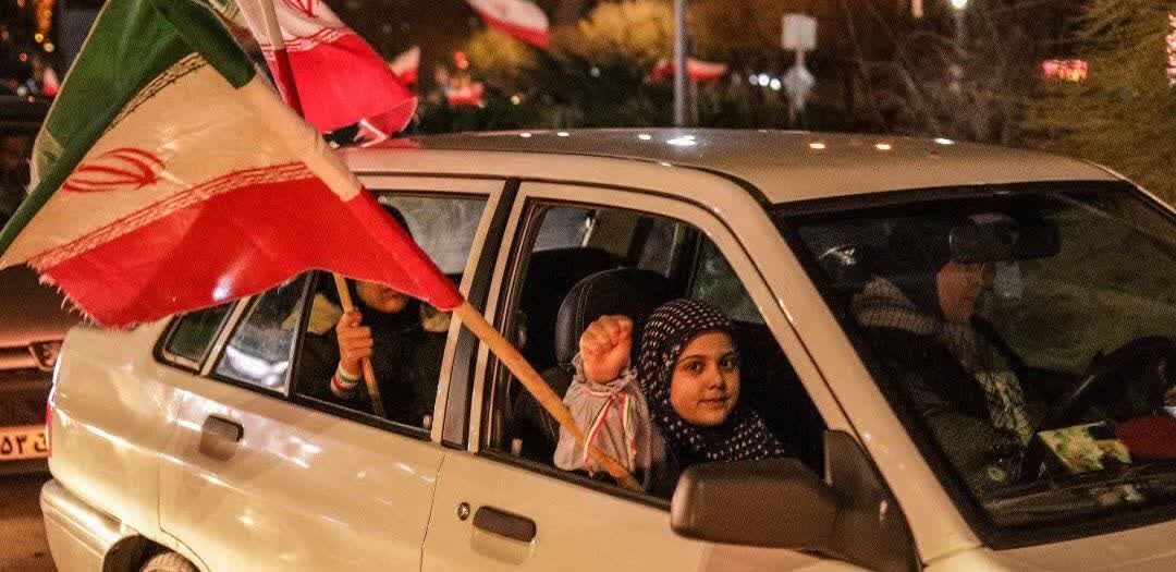 میدان داری نوجوانان فاطمی در اجتماع اقتدار بابل؛ از برپایی موکب تا مشارکت اجتماعی