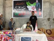 شبی که هانیه ۲ ساله شد؛ بچه‌های مسجد برای دختر شهید جشن تولد گرفتند