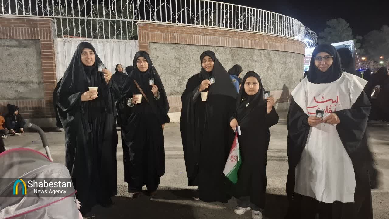 از «ترازوی صلوات» تا «فرشینه مقاومت» در موکب گروه جهادی کرامت بیرجند