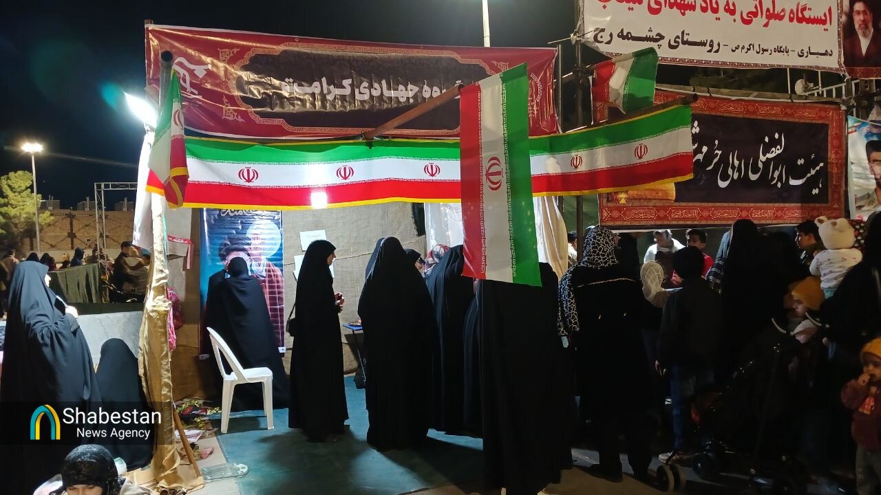 از «ترازوی صلوات» تا «فرشینه مقاومت» در موکب گروه جهادی کرامت بیرجند