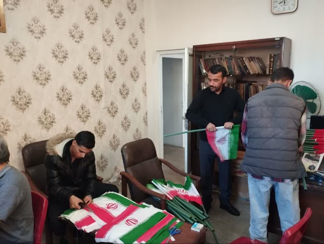 ۷۰۰ پرچم در مواکب مردمی مساجد و میادین شهری و روستایی زنجان توزیع شد