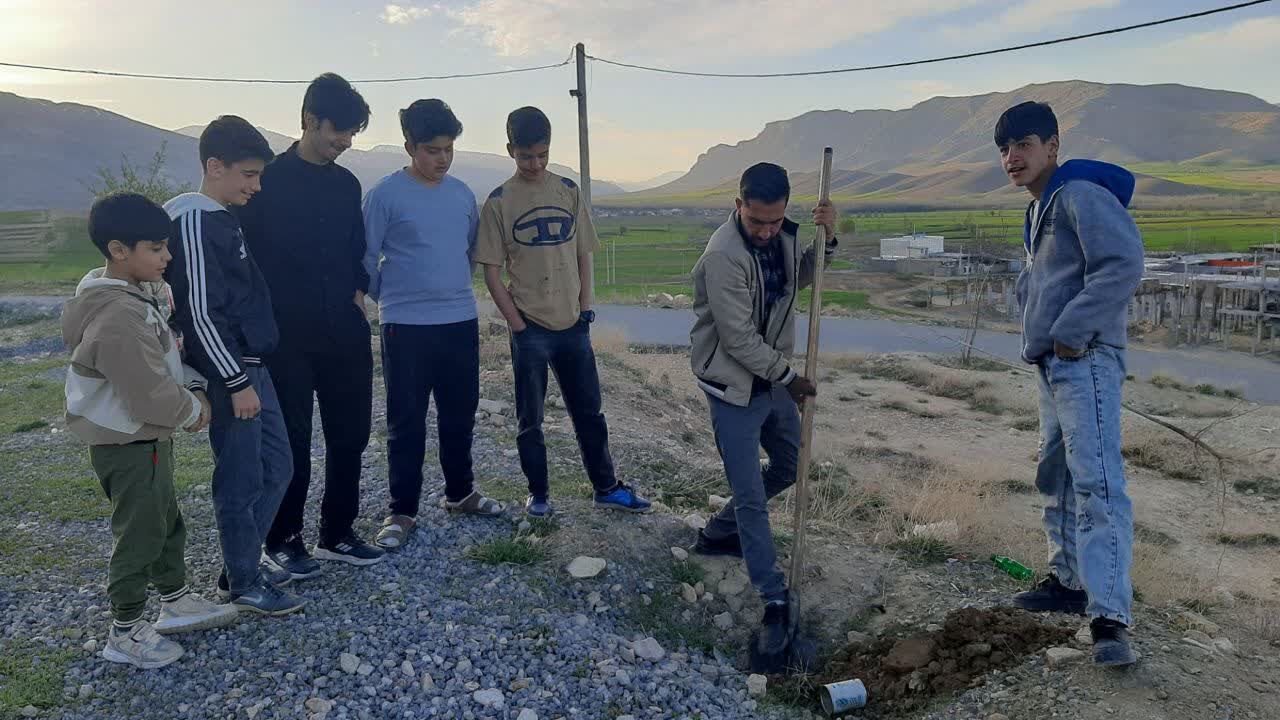 رویش نهالهای ایمان در شهر دستنا؛ وقتی نوجوانان کانون «بشارت» امید را در خاک مقاومت میکارند