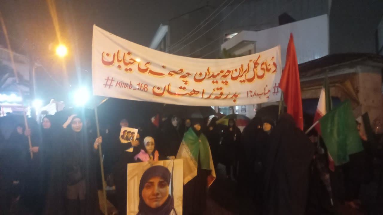 مردم معجزه خیابان‌ها را رقم زدند / روایت مادر شهیدی که به یاد فرزندش گل می‌داد