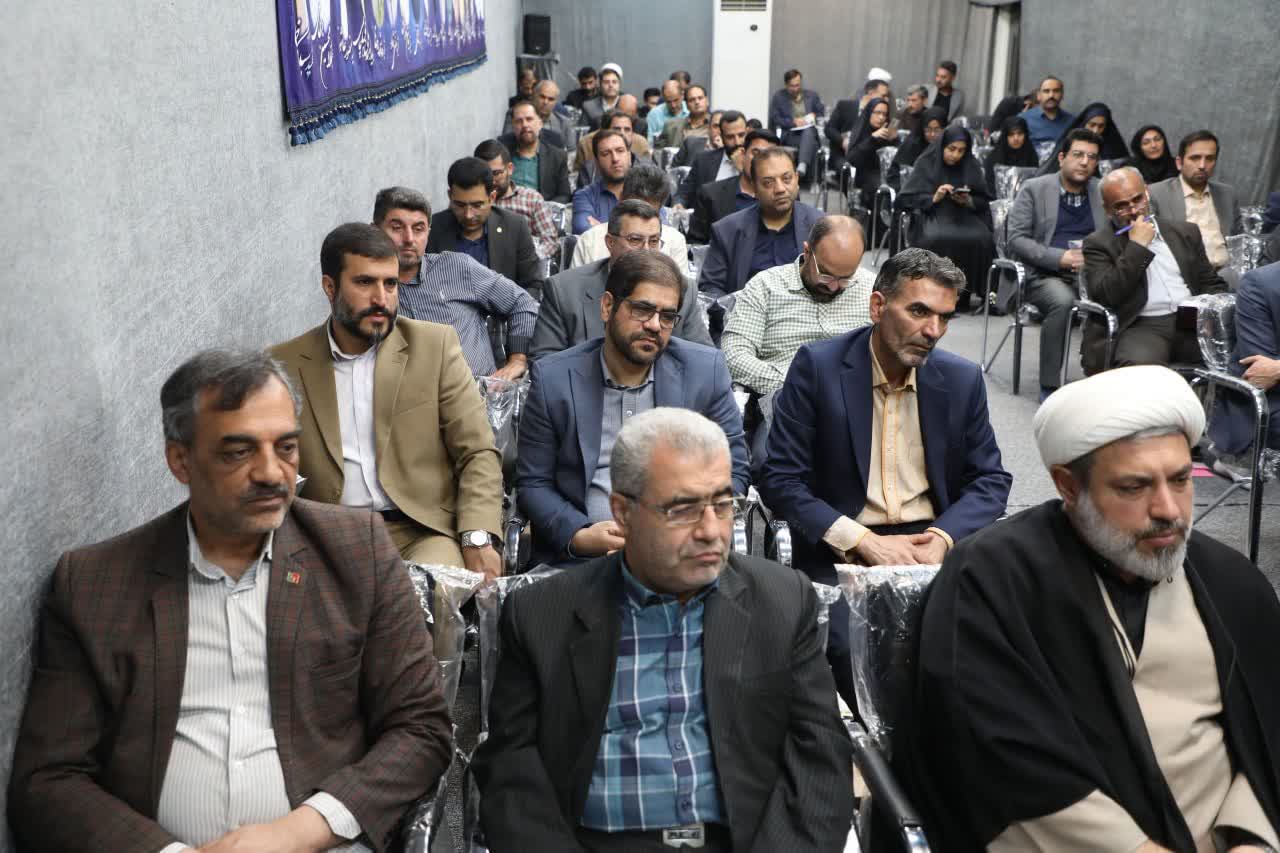 «اقامه نماز» جامعه را به سمت ذکر خدا هدایت می‌کند