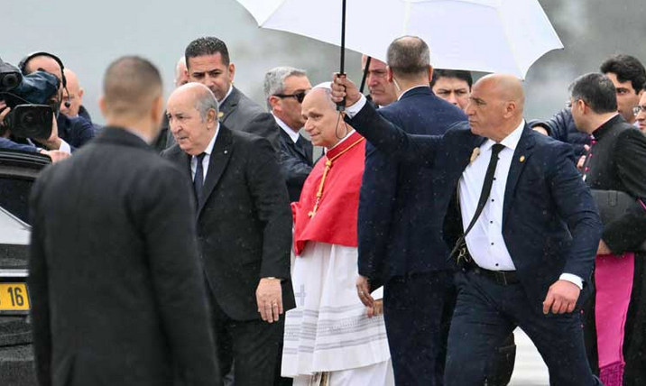 آغاز سفر پاپ به آفریقا از الجزایر/پاپ: خداوند برای همه ملتها صلح میخواهد + عکس