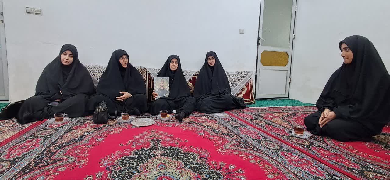 مادران شهدا با شنیدن خبر شهادت، نماز شکر میخوانند