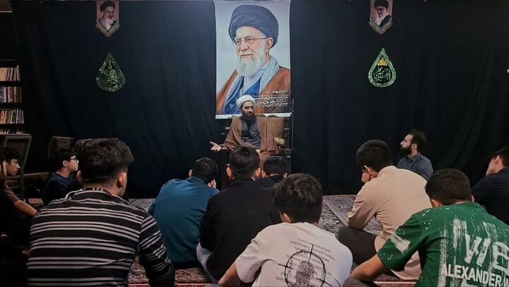 برگزاری دورهمی «ادب عاشقی» به همت کانون فرهنگی هنری شهدای شهرک کارشناسان