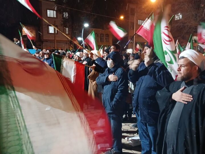 حماسه حضور مردم بیجار در شب شهادت امام صادق (ع) زیر بارش برف