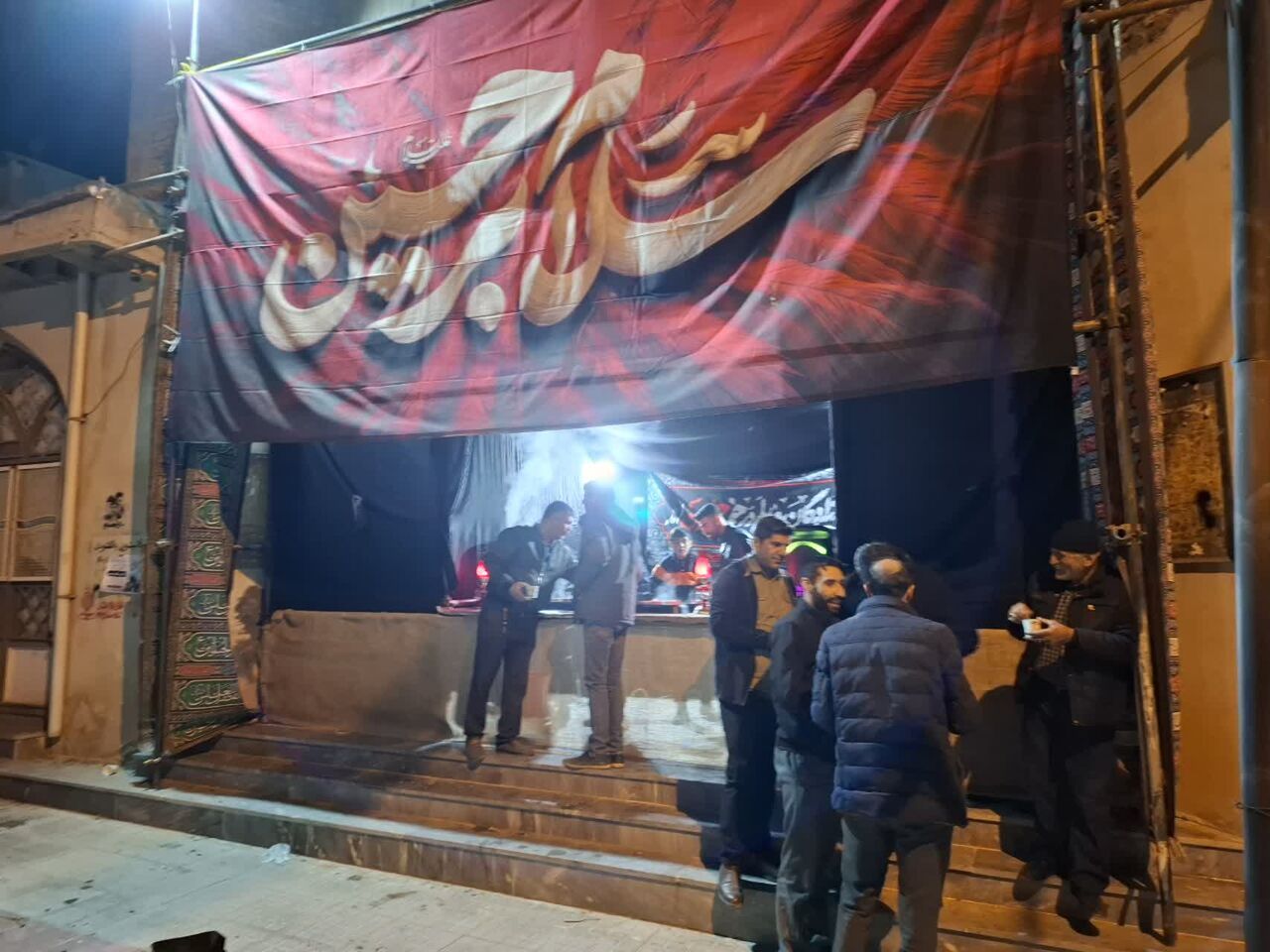 میدان‌داری کانون «بشارت» در سنگر خدمت؛ روایت برپایی موکب برای دفاع از میهن و تجلی غیرت نسل نو