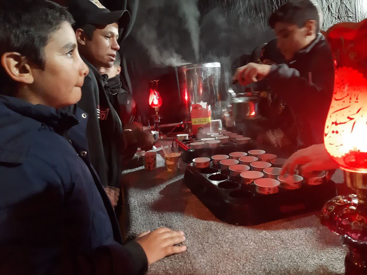 میدان‌داری کانون «بشارت» در سنگر خدمت؛ روایت برپایی موکب برای دفاع از میهن و تجلی غیرت نسل نو