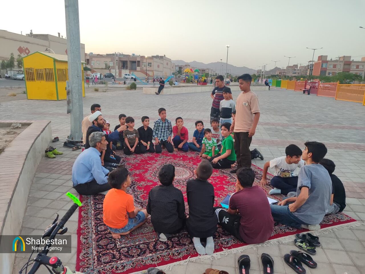مسجدی امام خمینی (ره) مهرشهر؛ از سازه موقت تا پایگاه فرهنگی محله