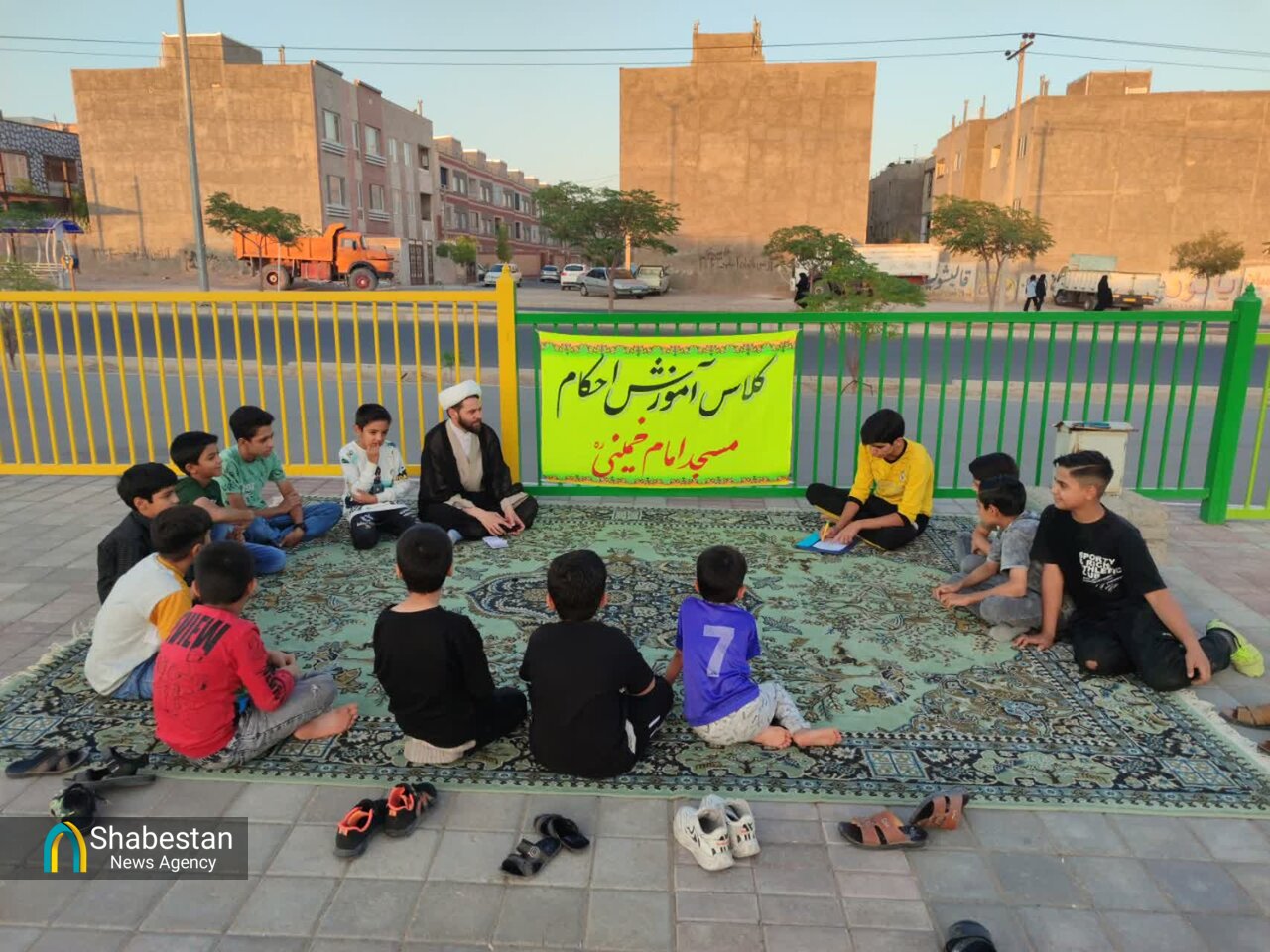 مسجدی امام خمینی (ره) مهرشهر؛ از سازه موقت تا پایگاه فرهنگی محله
