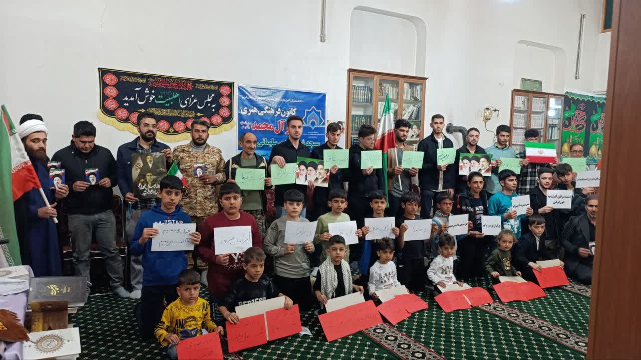 بیعت با رهبری، خونخواهی شهدا/ مطالبه نسل آینده در مسجد