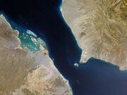 وال استریت ژورنال: عربستان از ترس بسته شدن باب المندب، واشنگتن را برای لغو محاصره هرمز تحت فشار قرار می‌دهد