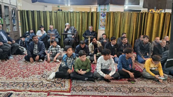 کاروان نوجوانان بشارت در سوگ صادق آل‌محمد؛ مسجد دستنا غرق در عطر عزا