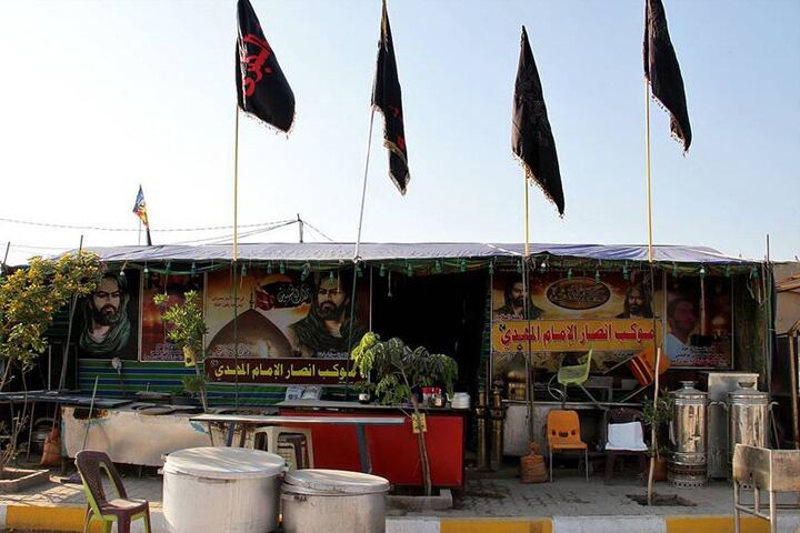 ارائه خدمات پذیرایی موکب «شهید امام خامنه‌ای» روستای دمشهر به زائران چهلم شهدای میناب