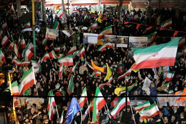 مردم خرم آباد در چهل‌وپنجمین شب قیام عاشورایی عزاداران امام شهید