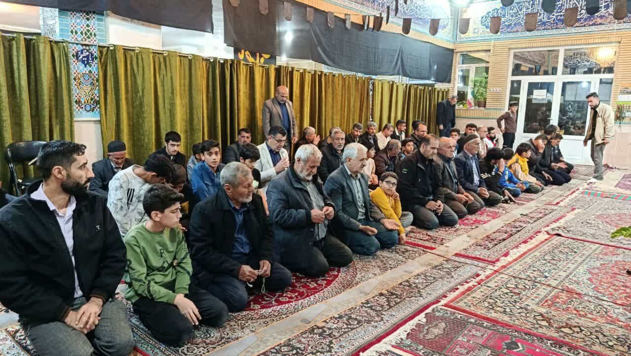 کاروان نوجوانان بشارت در سوگ صادق آلمحمد؛ مسجد دستنا غرق در عطر عزا