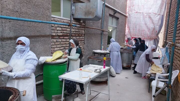 عطرِ نان، بویِ نصرت و ایمان؛ مشقِ ایثارِ بانوان آیسکی