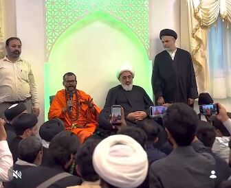 پیشوای معنوی هندو: آیت الله خامنه‌ای زنده است