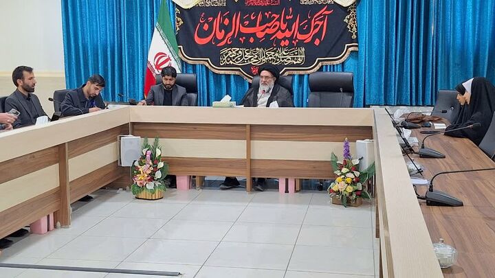 پرچم حق‌طلبی باید بر دوش دانشجویان و حوزویان باشد/ لزوم حضور شاخص قشر دانشجو در مسائل کشور