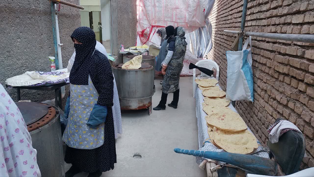 عطرِ نان، بویِ نصرت و ایمان؛ مشقِ ایثارِ بانوان آیسکی