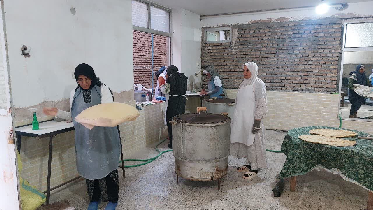 عطرِ نان، بویِ نصرت و ایمان؛ مشقِ ایثارِ بانوان آیسکی