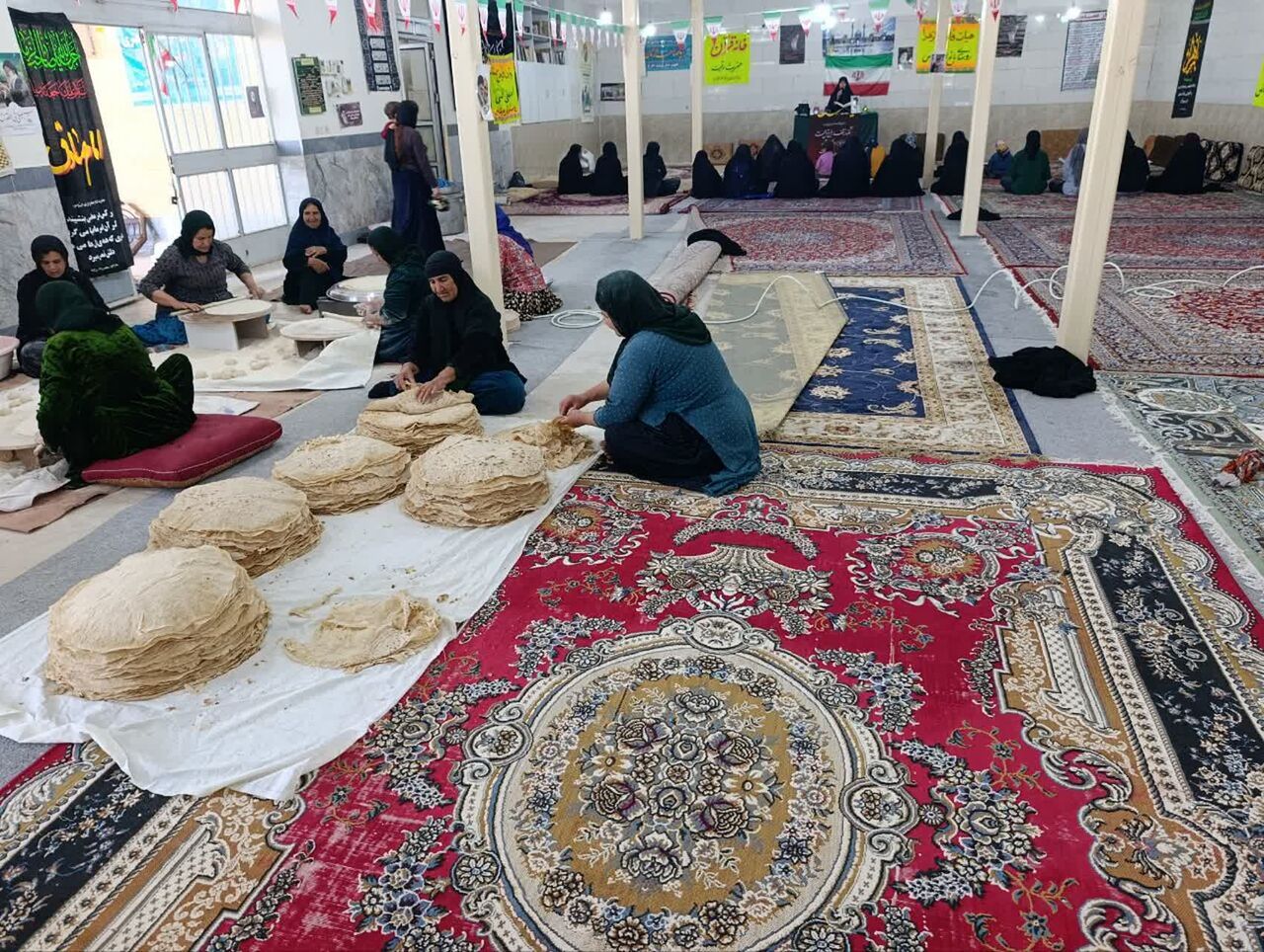 تنورهای روشنِ همدلی در دل زاگرس؛ روایت زنانی که نان را به زبان عشق برای مدافعان وطن پختند