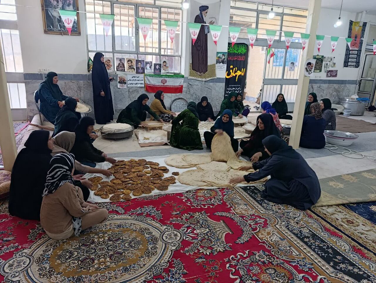 تنورهای روشنِ همدلی در دل زاگرس؛ روایت زنانی که نان را به زبان عشق برای مدافعان وطن پختند